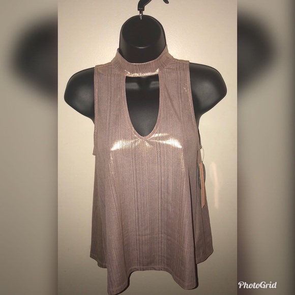 Almost Famous Tops - ⭐️💙Rose Gold Metallic Top